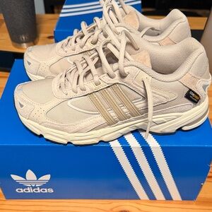 Adidas response CL men’s size 5/women’s size 6